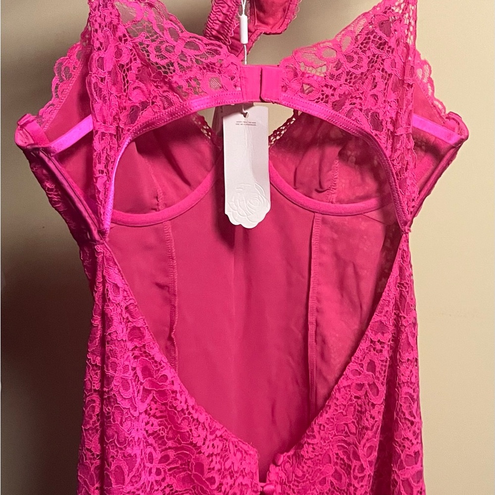Pink lingerie set w/matching thing.  Never worn.